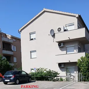 Apartman 4 - Private Parking And Sea View, Fiume